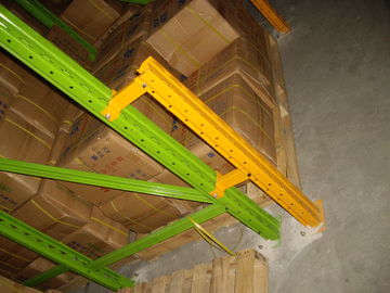 azionamento ad alta densità nel racking del pallet con il rivestimento della polvere dello spruzzo finito