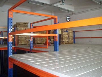 Piattaforma d'acciaio multi livello Riffled del sistema di racking del mezzanino dell'asse del pavimento del piatto