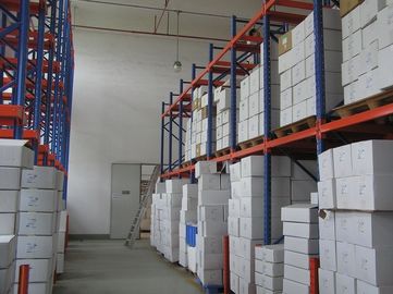 doppio azionamento laterale del sostegno nei sistemi dello scaffale del pallet a uso medio con il fascio del sostegno