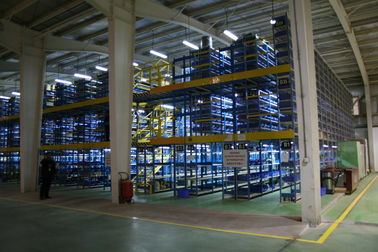 Pavimenti di mezzanino industriali multi livello della pavimentazione d'acciaio blu/giallo con altezza di 7.5m